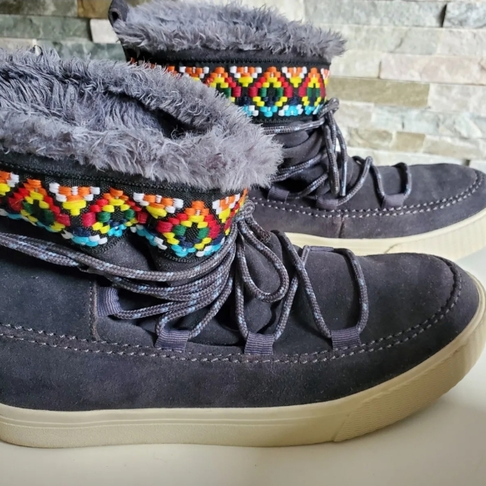 Toms boots women's Alpine Winter size 6.5